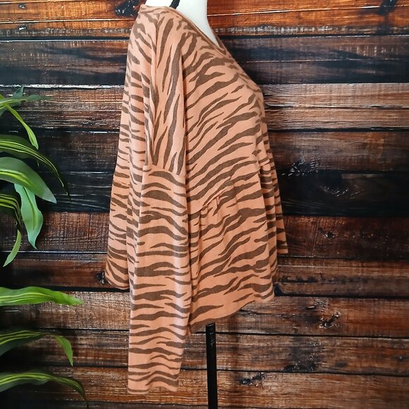 Maronie Vintage Y2K Top M Super Soft Oversized Peach Brown Tiger Print USA Made - Picture 6 of 8